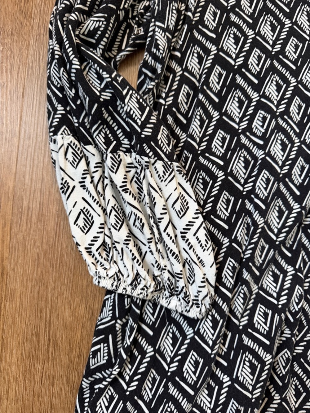 Zara Black & White Printed V-Neck Tunic Top - Picture 2 of 7